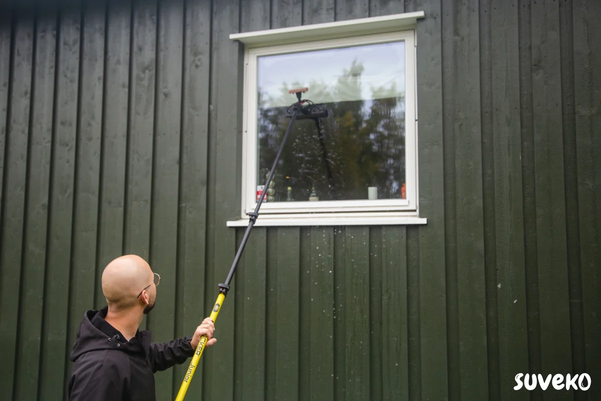 Utvendig vindusvask med vannførende stang